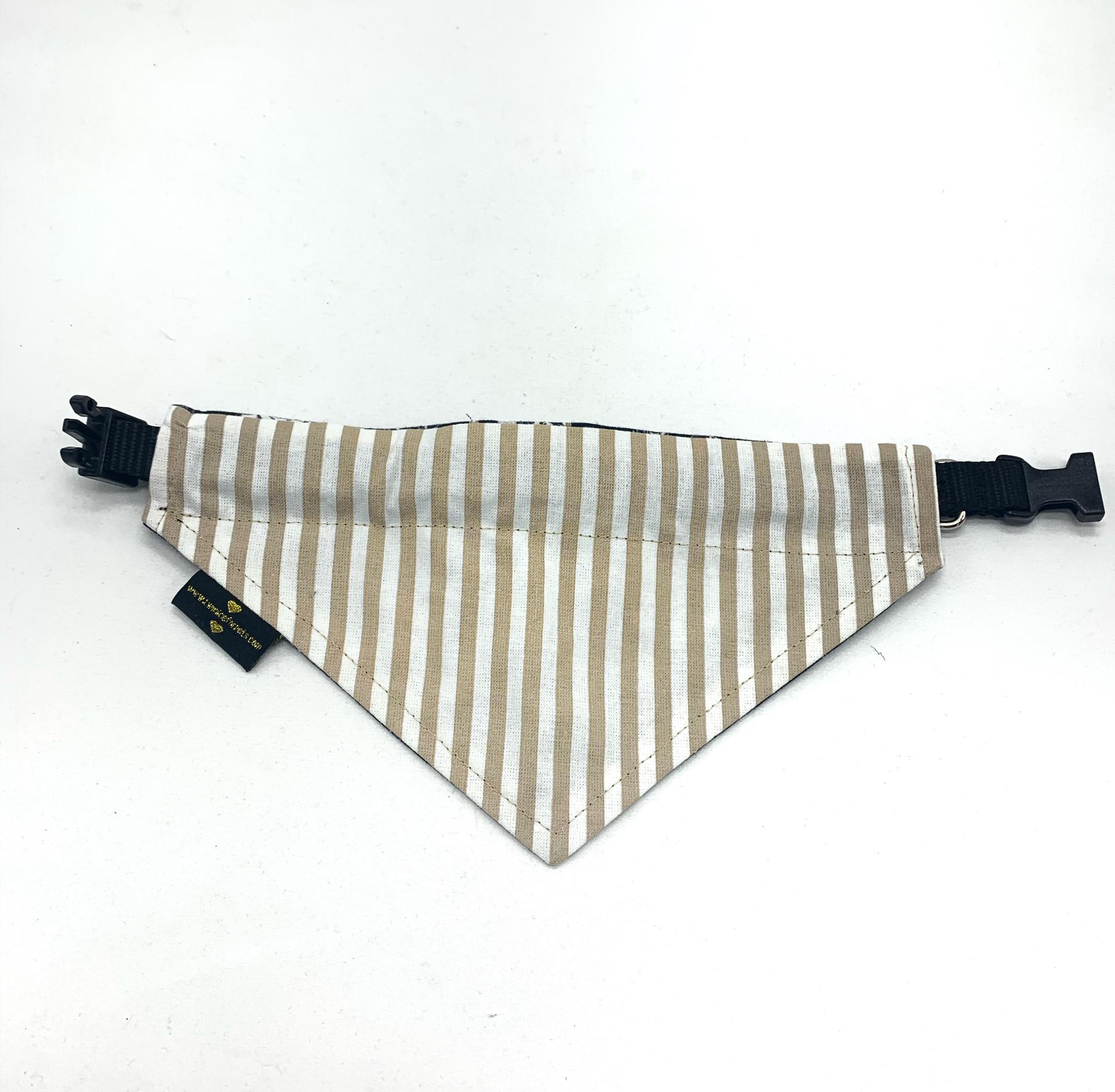 Bandana às riscas branca e castanha para cão com fecho ajustável preto