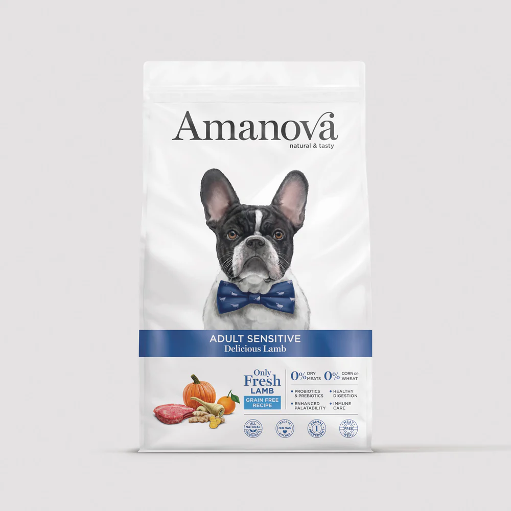 Pacote branco de ração para cães Amanova com texto e imagem de cão