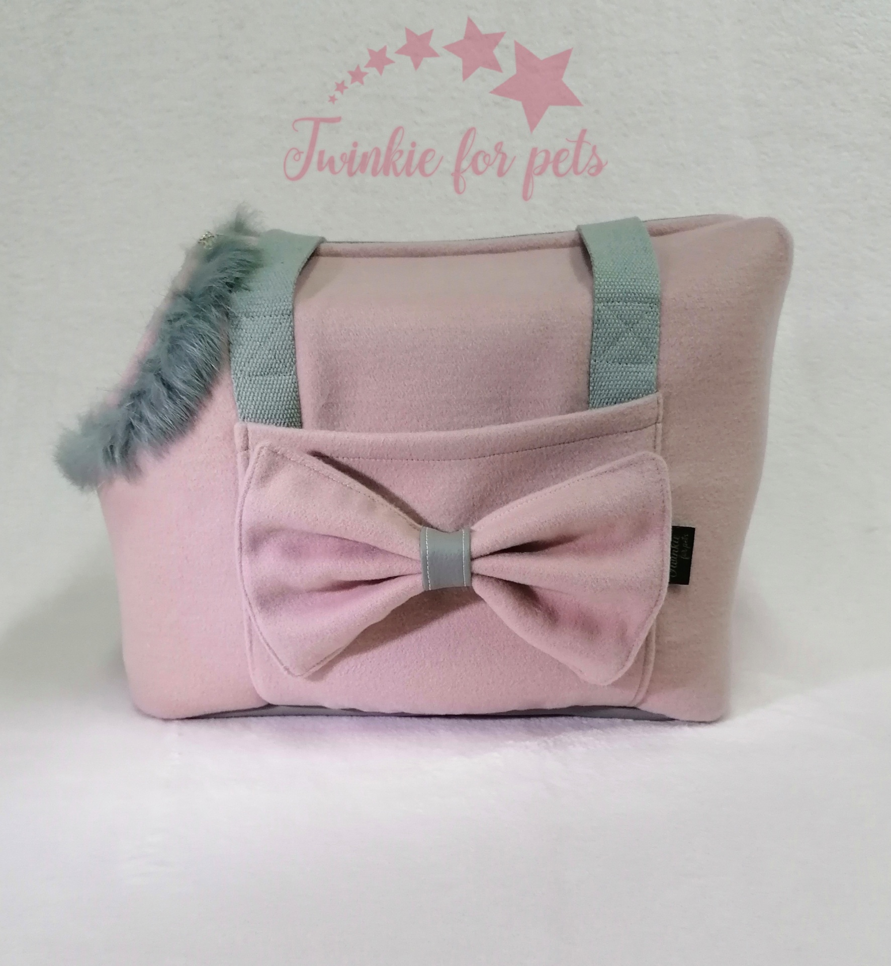 Bolsa cor-de-rosa para animais com laço e detalhes cinza