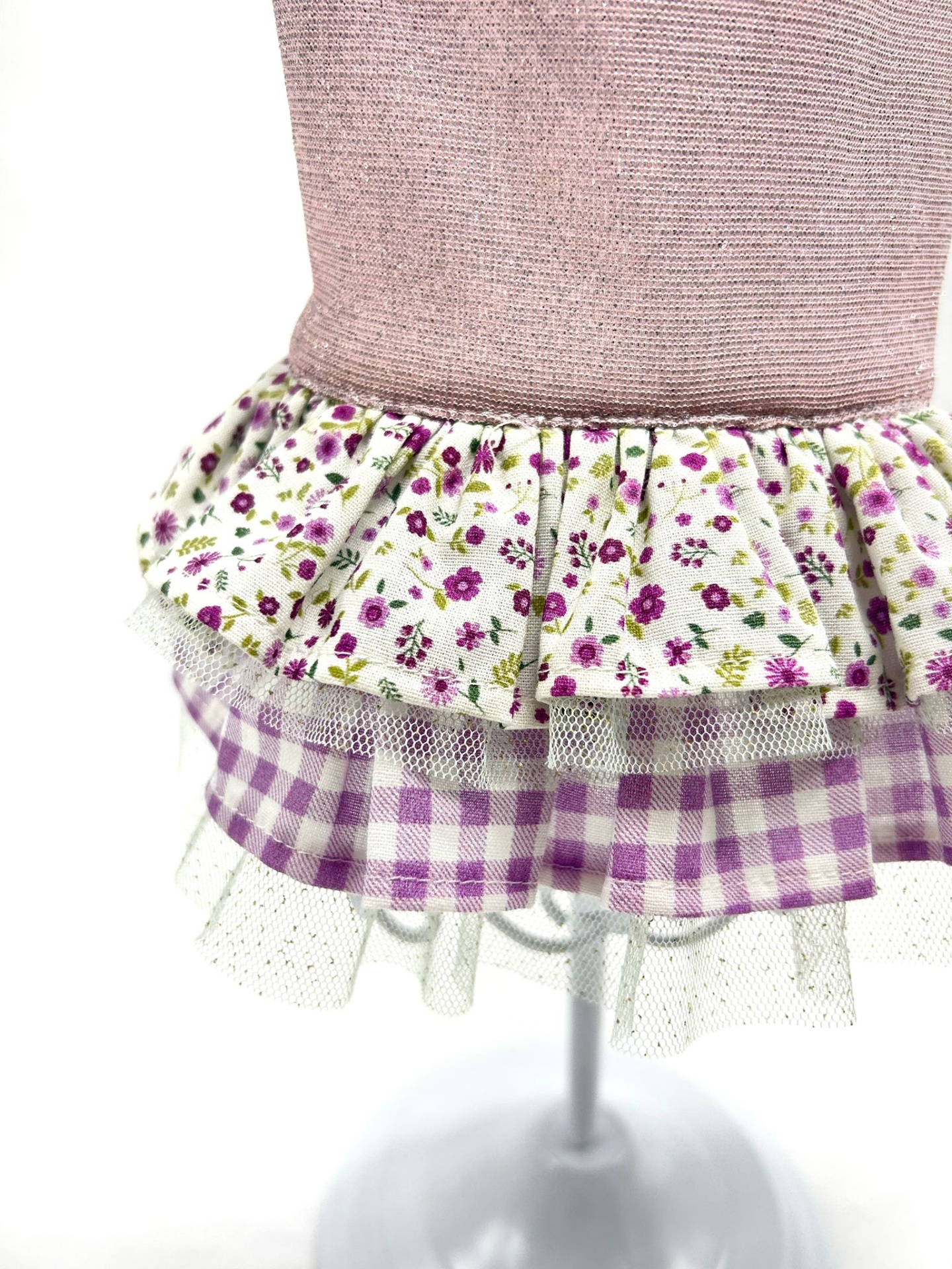 Saia para criança com flores, xadrez e tule em cores rosa e branco