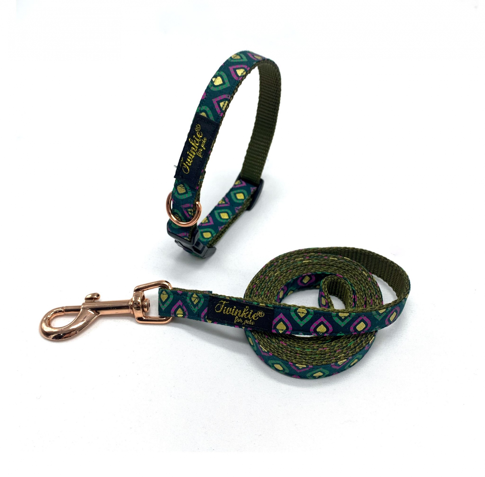 Conjunto de trela e coleira para cão com padrão geométrico colorido e ferragens douradas