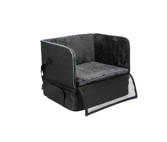 Cadeira elevatória para animais em tecido preto com almofada cinza e painel frontal em rede