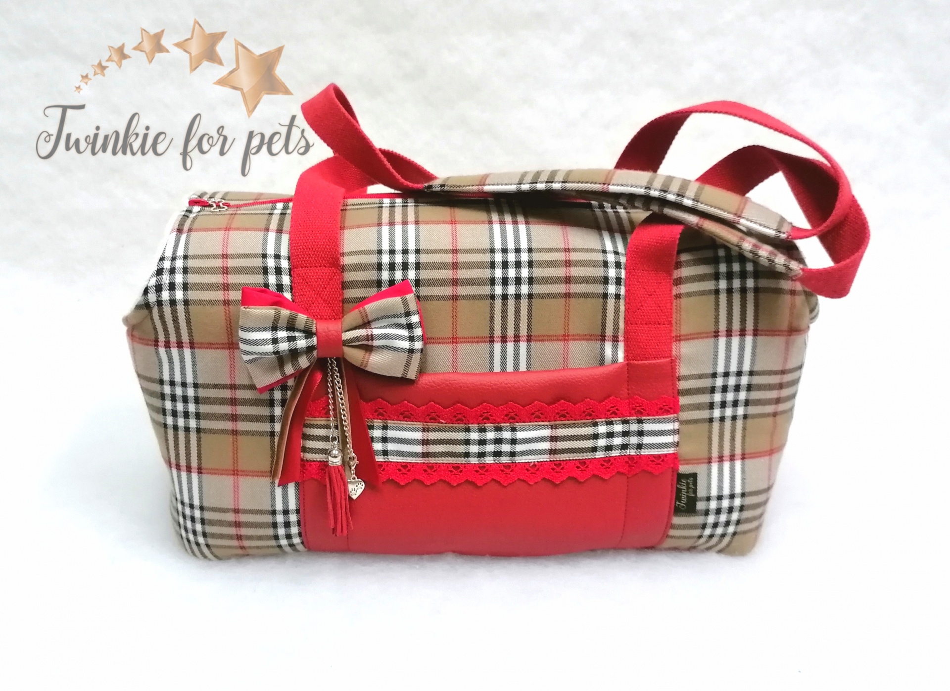 Mala para animais de estimação xadrez bege, castanho e vermelho com laço decorativo