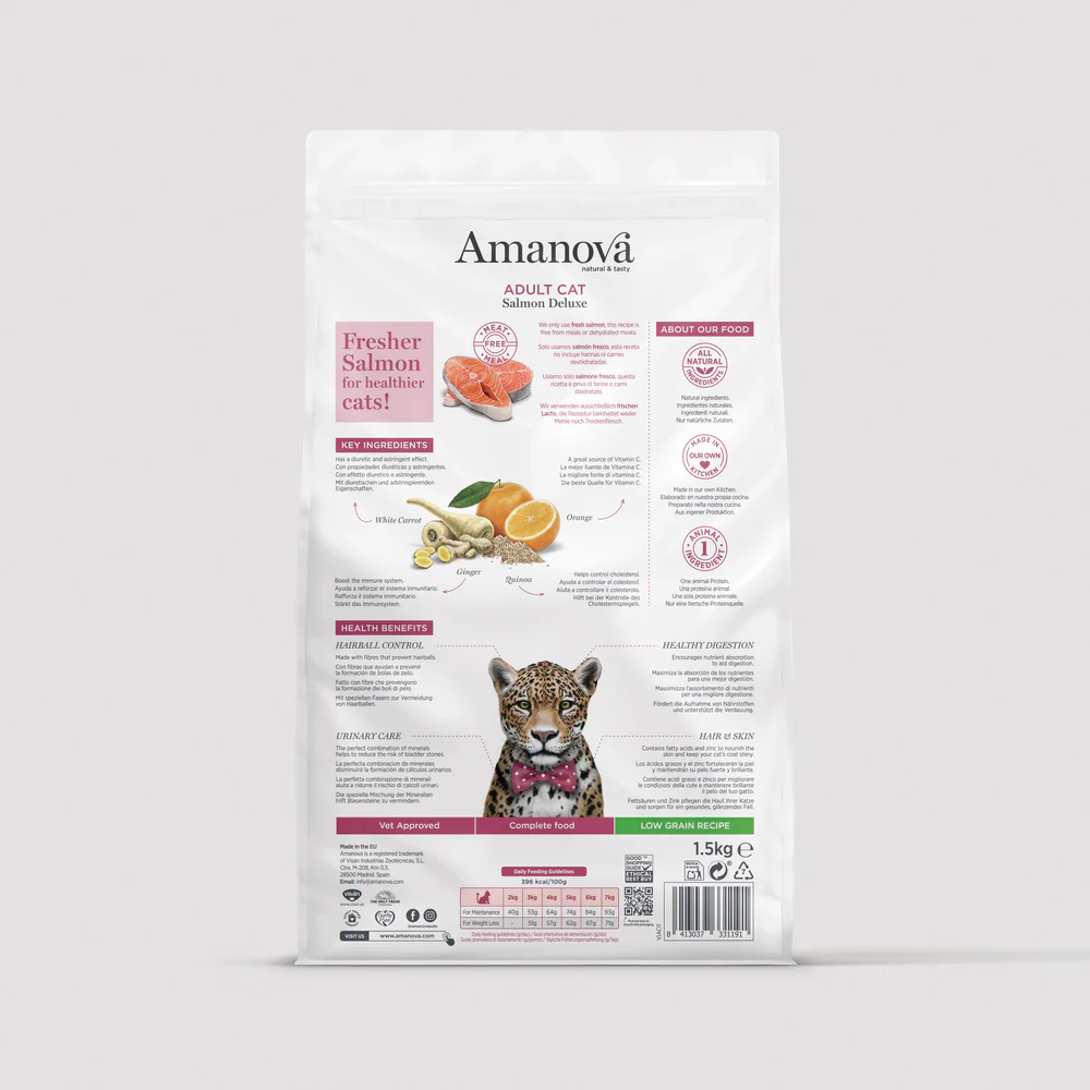 Embalagem de ração Amanova para gato adulto sabor salmão deluxe com imagem de leopardo e texto descritivo