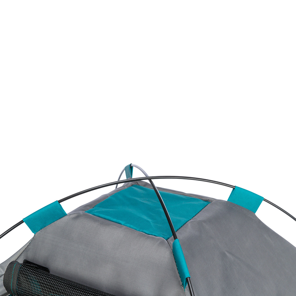 Tenda de campanha cinzenta e azul com armação preta