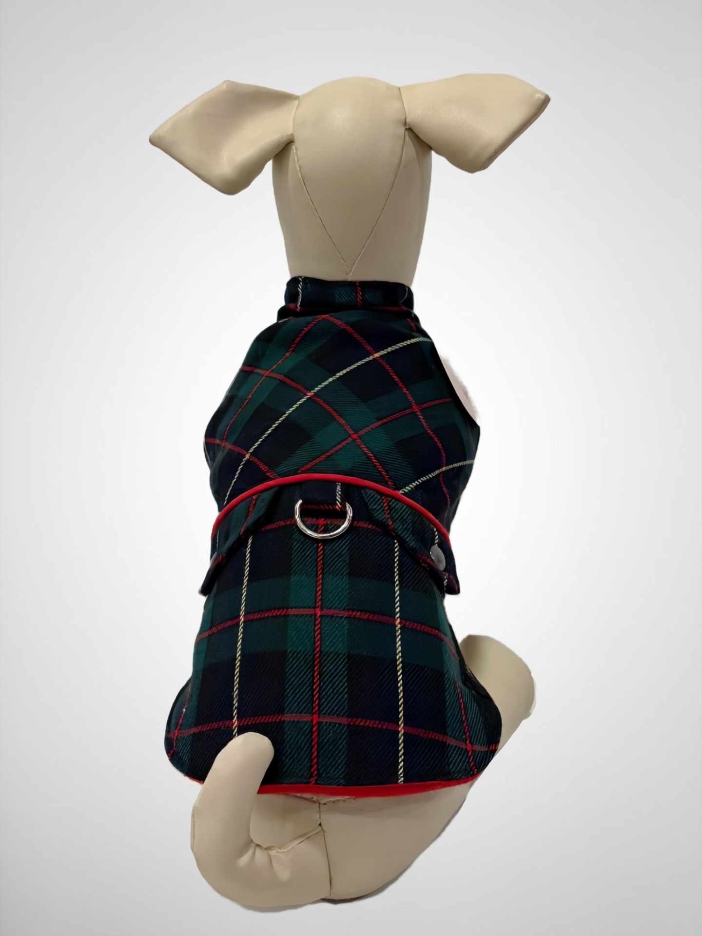 Mannequin de cão com casaco xadrez verde e azul