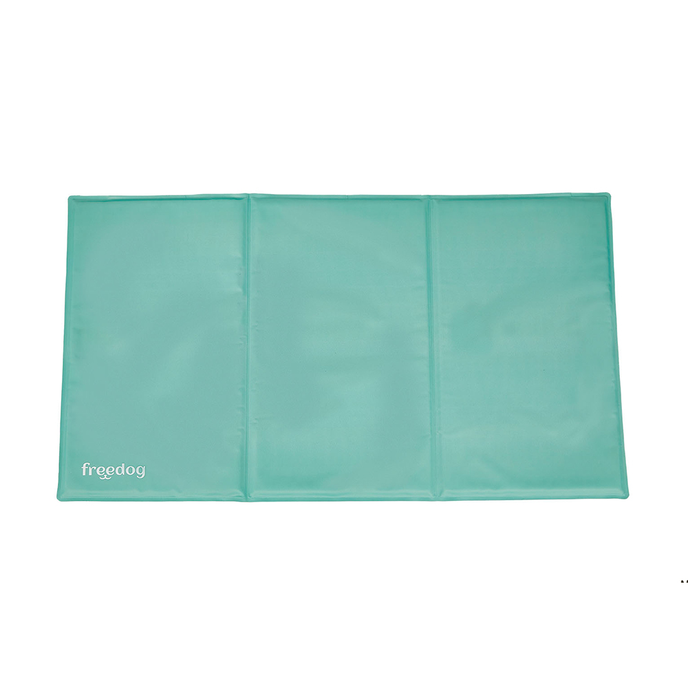 Tapete arrefecedor verde-água com marca freedog em fundo branco