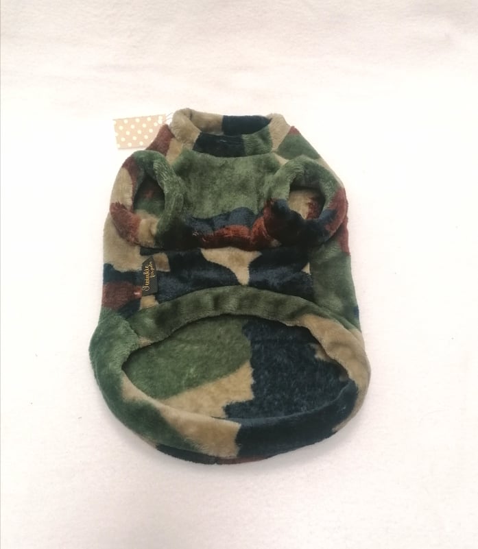 Colete para cão camuflado verde, bege, castanho e azul escuro em tecido felpudo