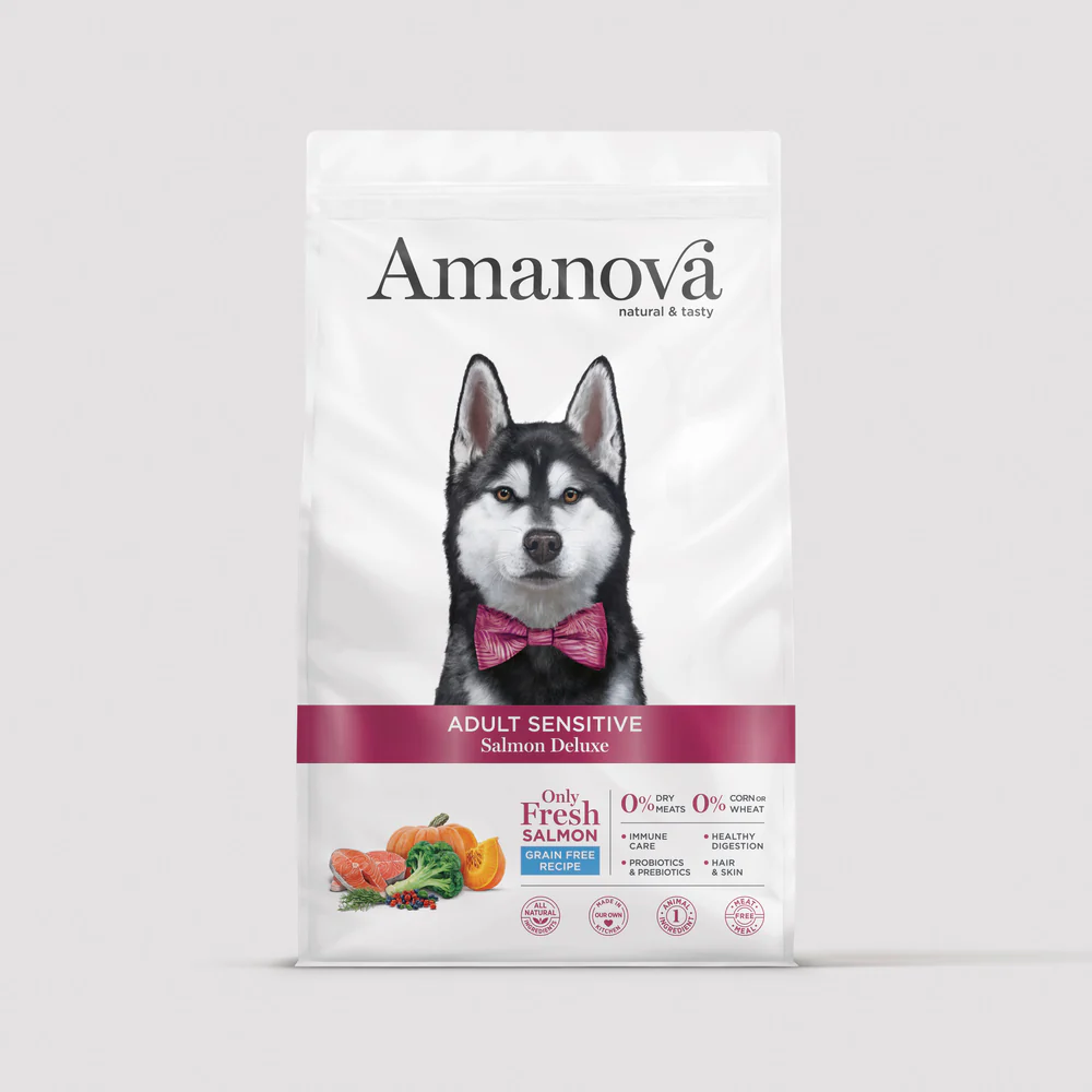 Embalagem de ração para cães Amanova com imagem de cão husky e texto sobre ingredientes