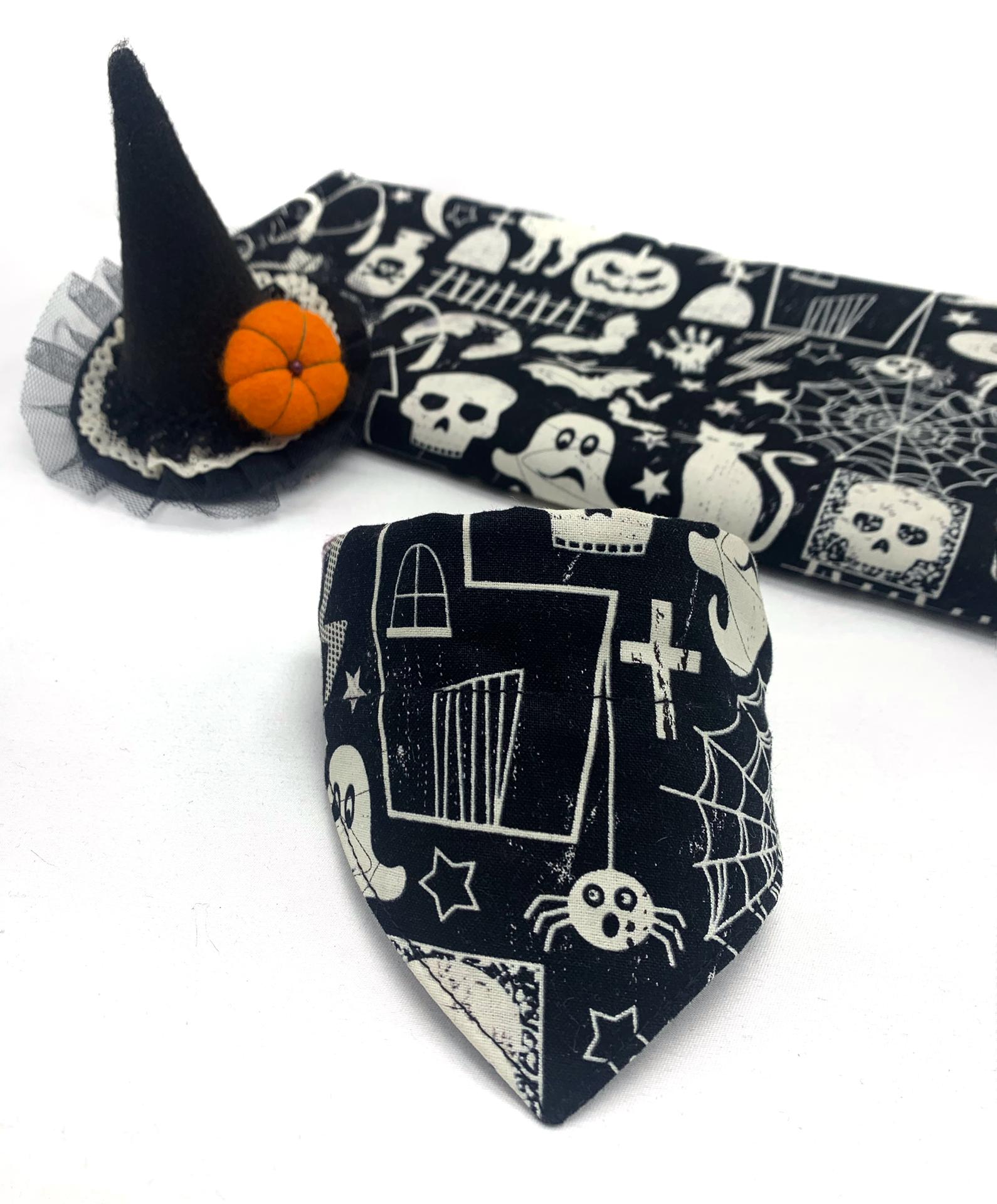 Lenço e chapéu de bruxa pequenos para animais ou decoração com estampas de Halloween
