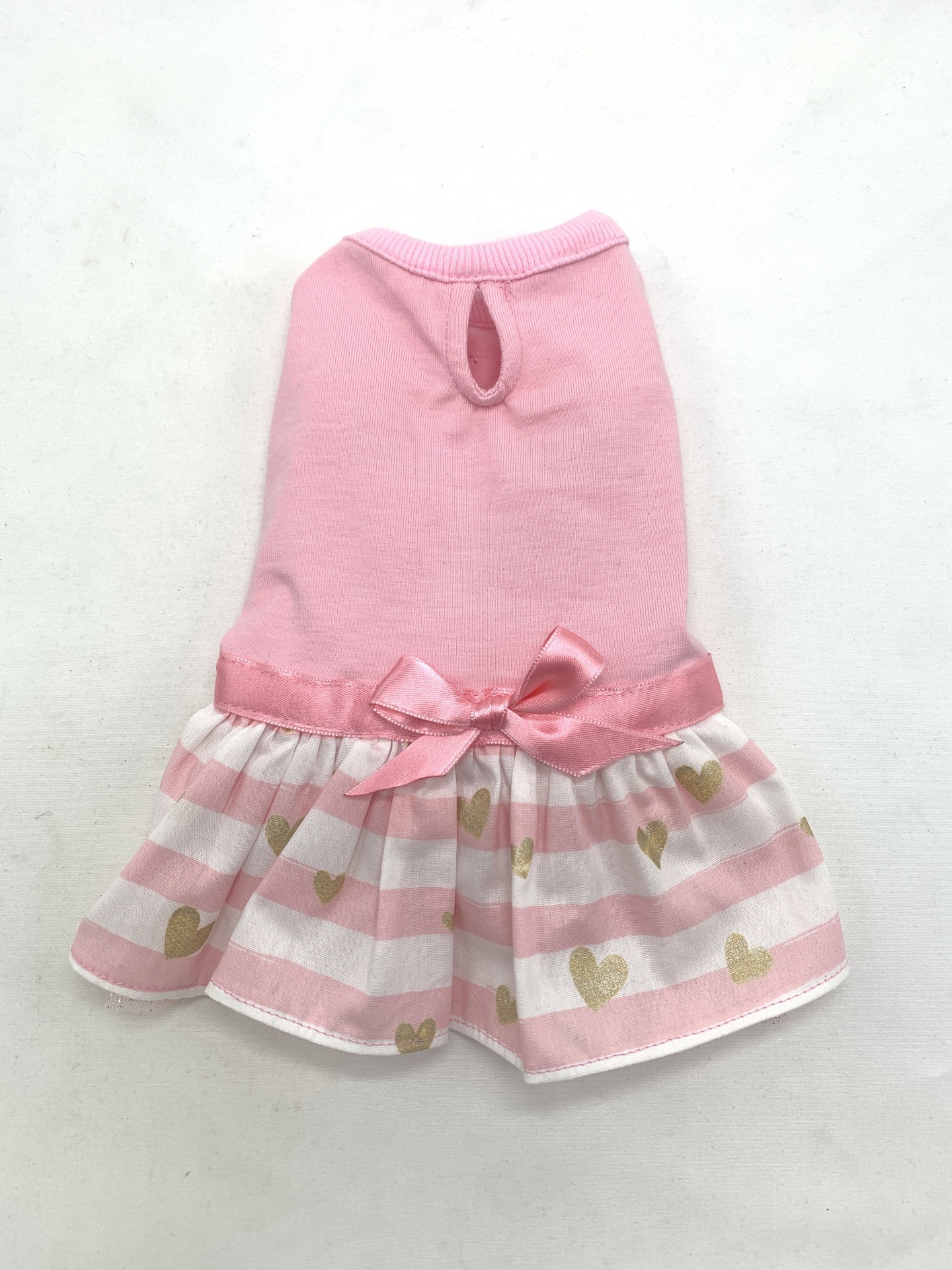 Vestido para cão cor-de-rosa com saia riscada e corações dourados