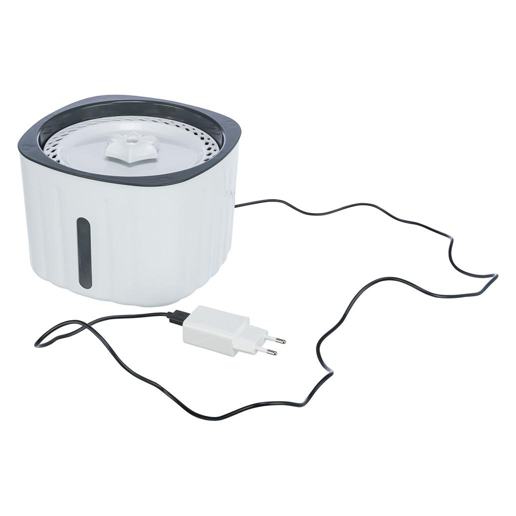 Bebedouro elétrico branco para animais com cabo e adaptador.