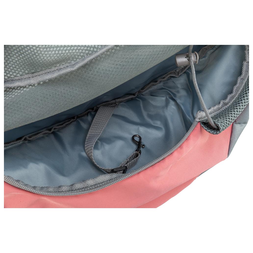 Interior de mochila cinza e rosa com gancho preto e cordão ajustável