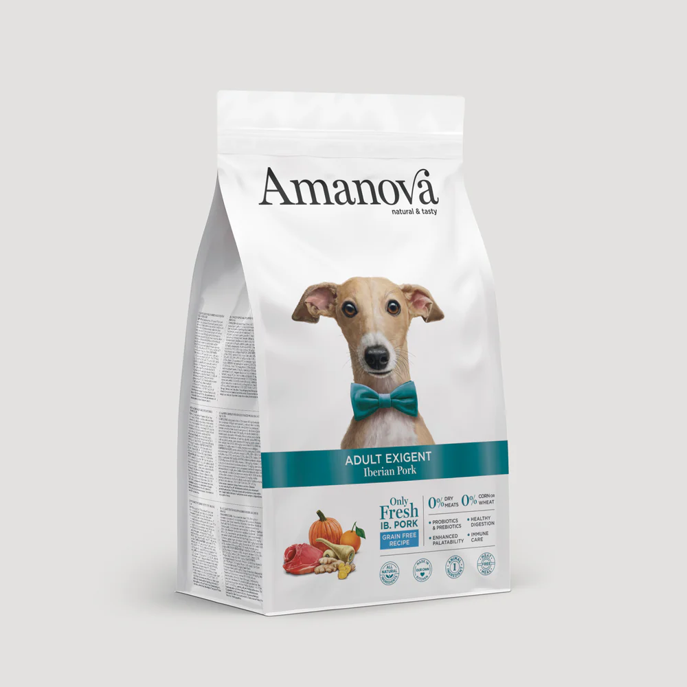 Embalagem branca de ração para cães Amanova com imagem de cão e texto