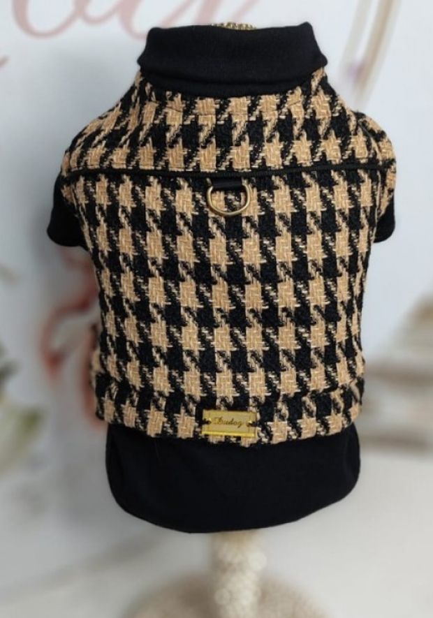 Casaco para cão padrão pied-de-poule preto e castanho com gola preta e argola dourada