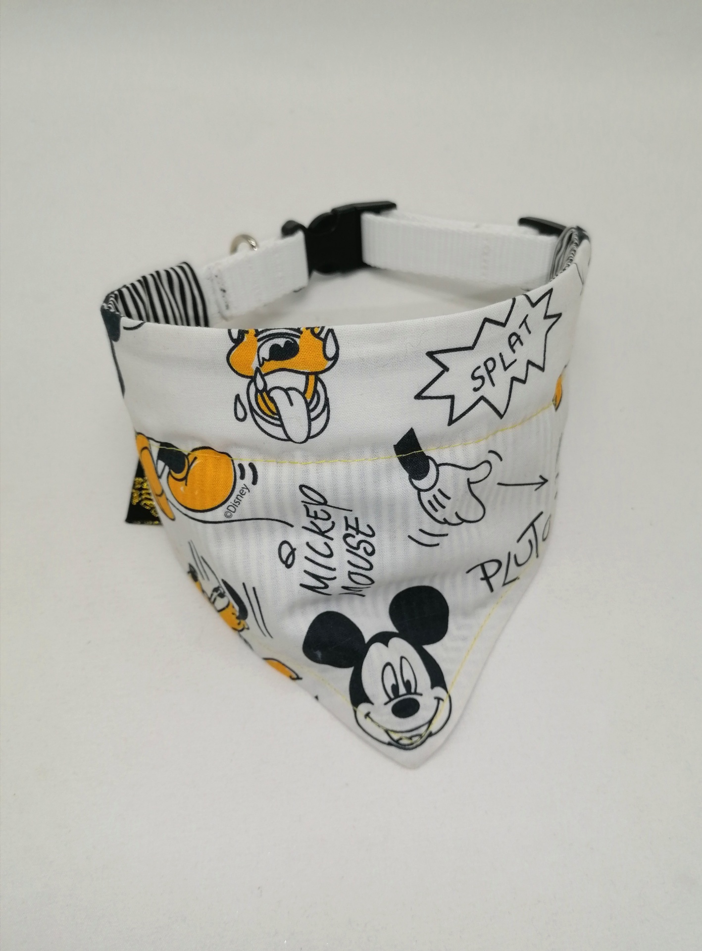 Colar para cão com bandana estampada de Mickey Mouse e Pluto