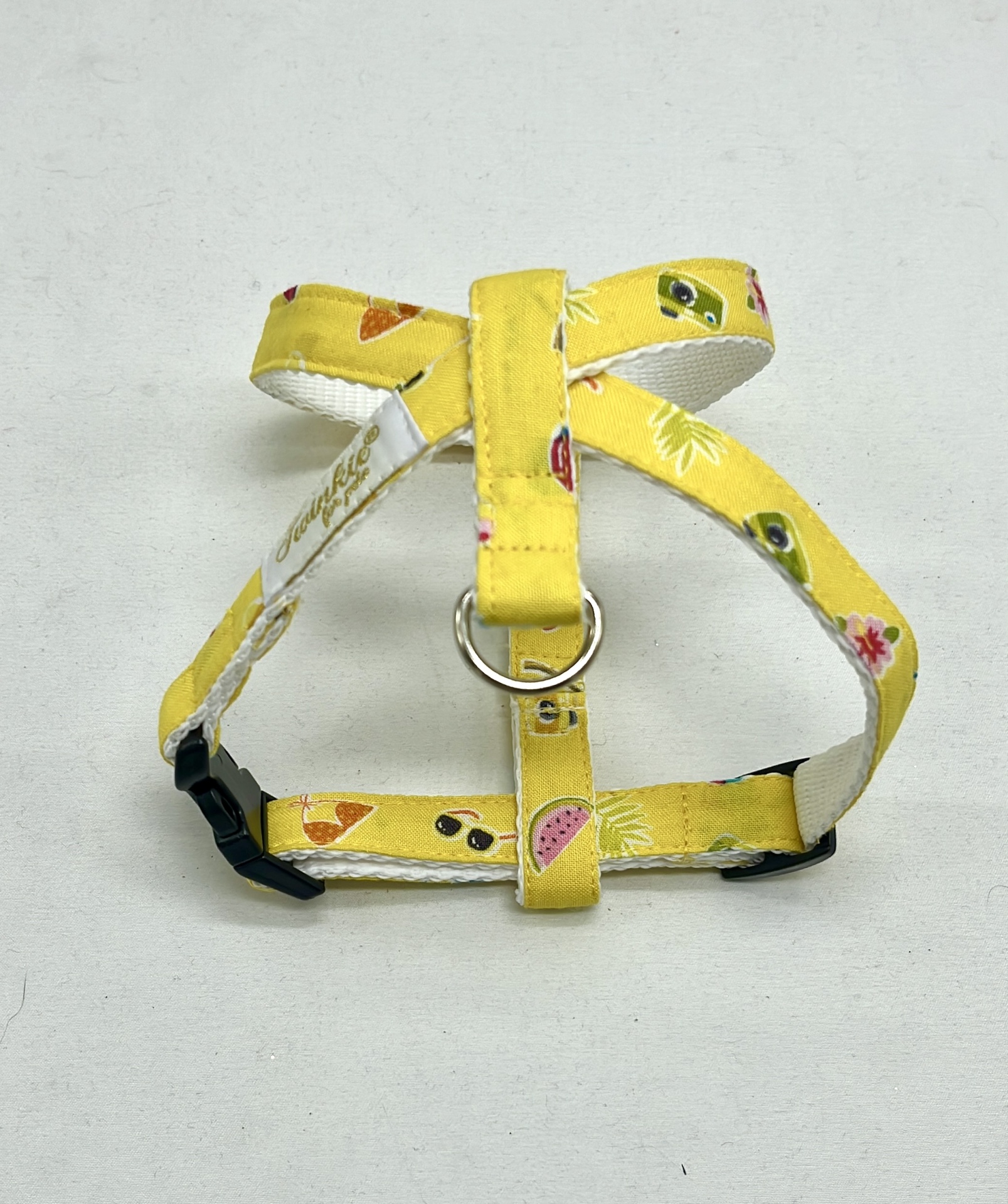 peitoral amarelo para animal de estimação com padrão de frutas e óculos escuros