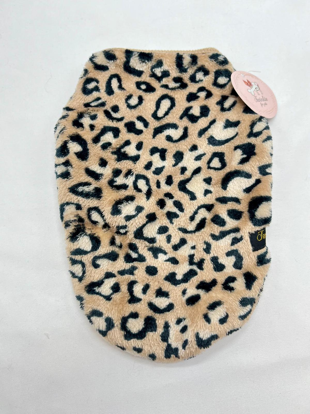 Tecido felpudo com padrão leopardo, formato oval, etiquetas rosa e preta