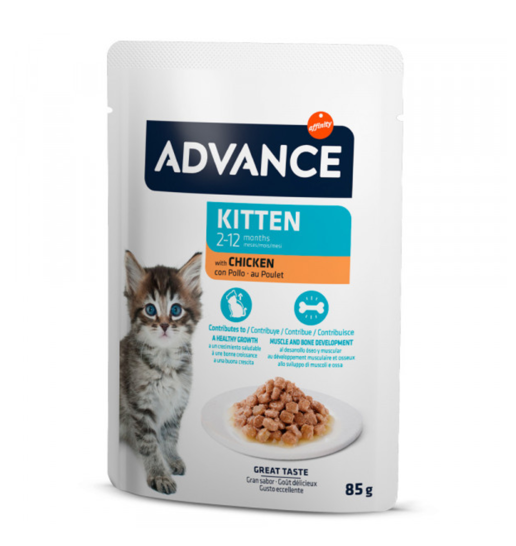 Saco branco de ração Advance Kitten para gatinhos, com gatinho e ração em prato