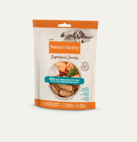 Pacote de snacks para cães NATURE'S VARIETY Superfood Snacks com ingredientes principais e imagem de cão