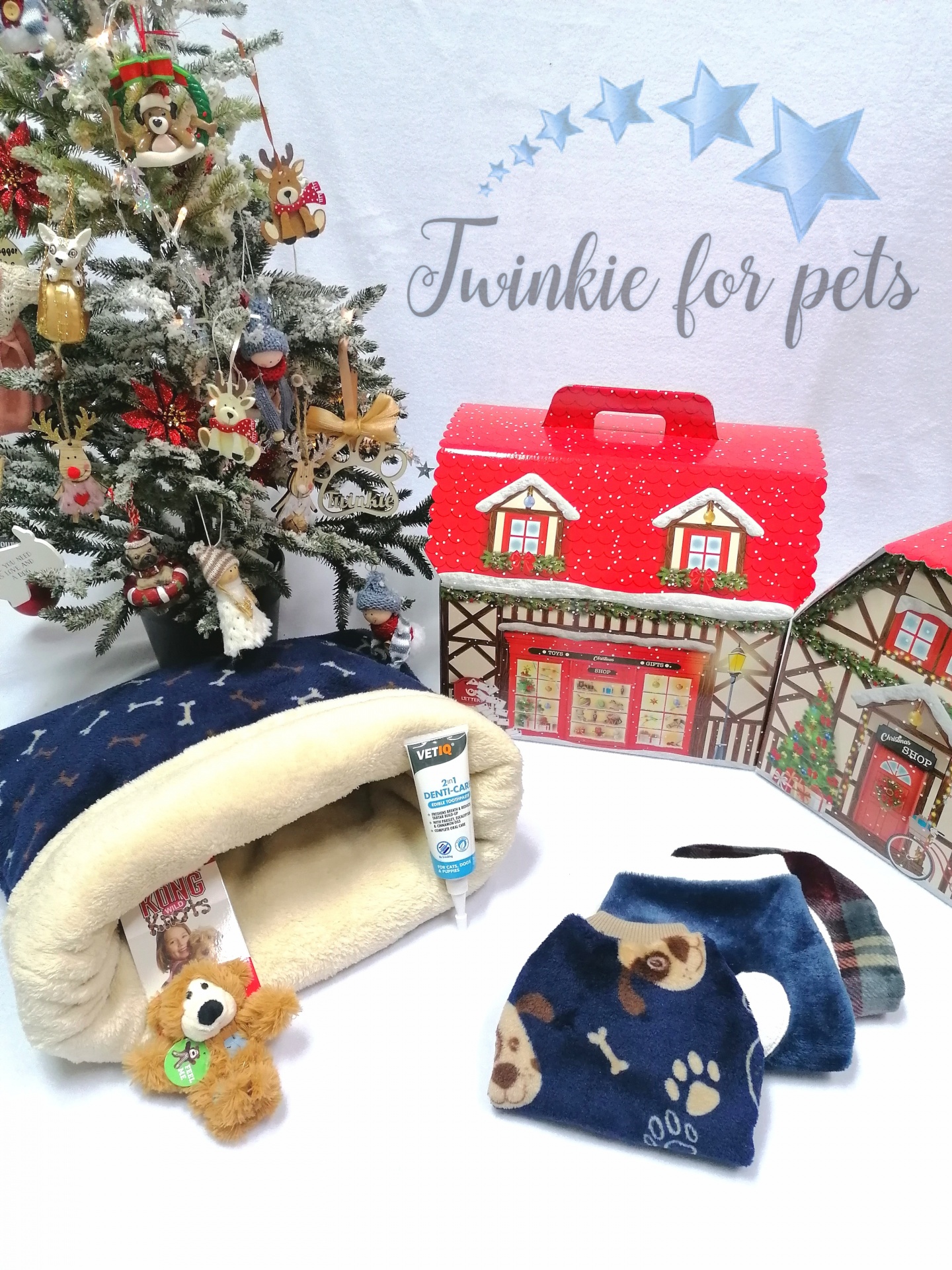 Produtos para animais com casinha de tecido e decoração de Natal