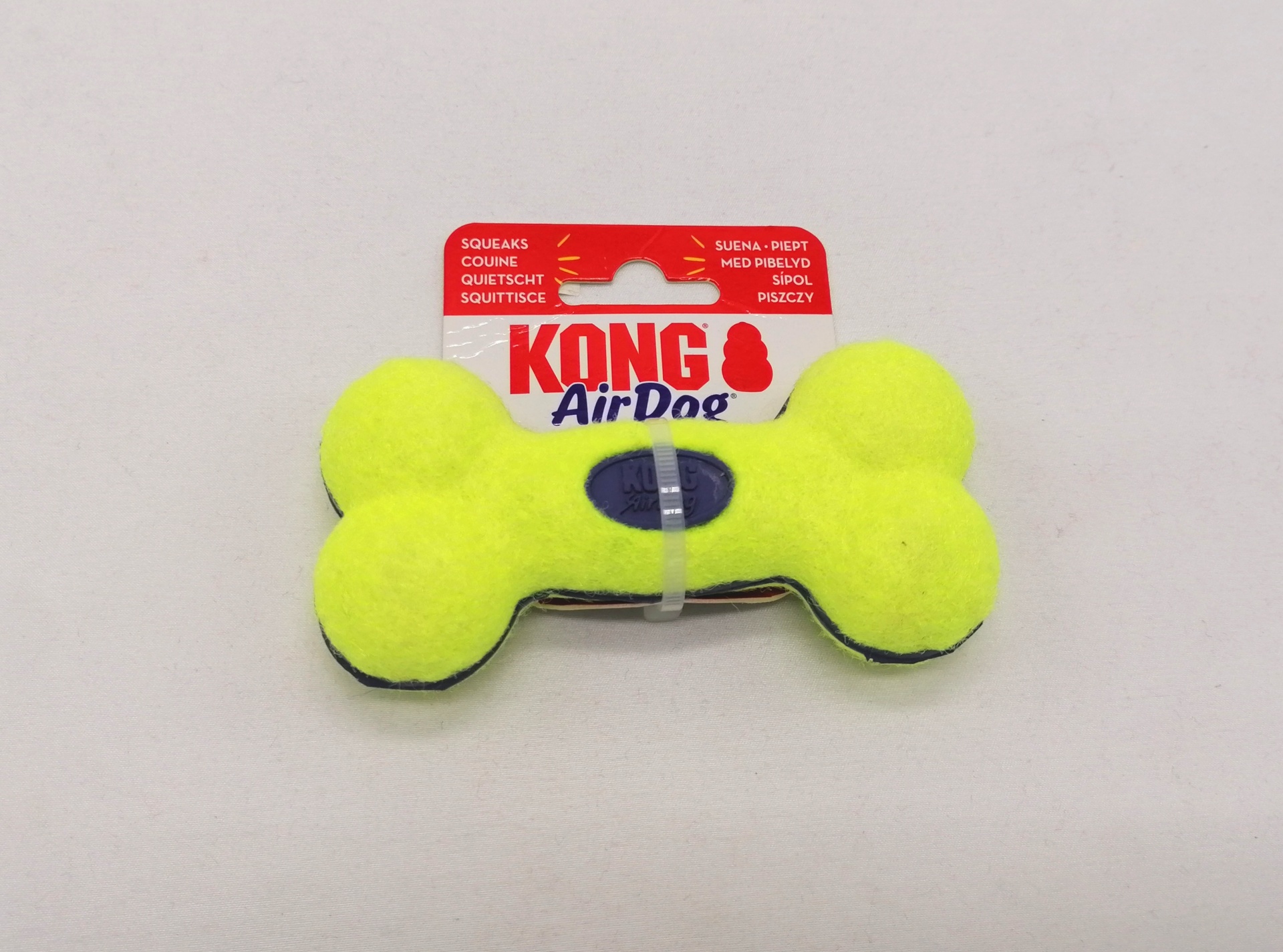 Brinquedo para cão KONG AirDog em osso amarelo fluorescente com etiqueta