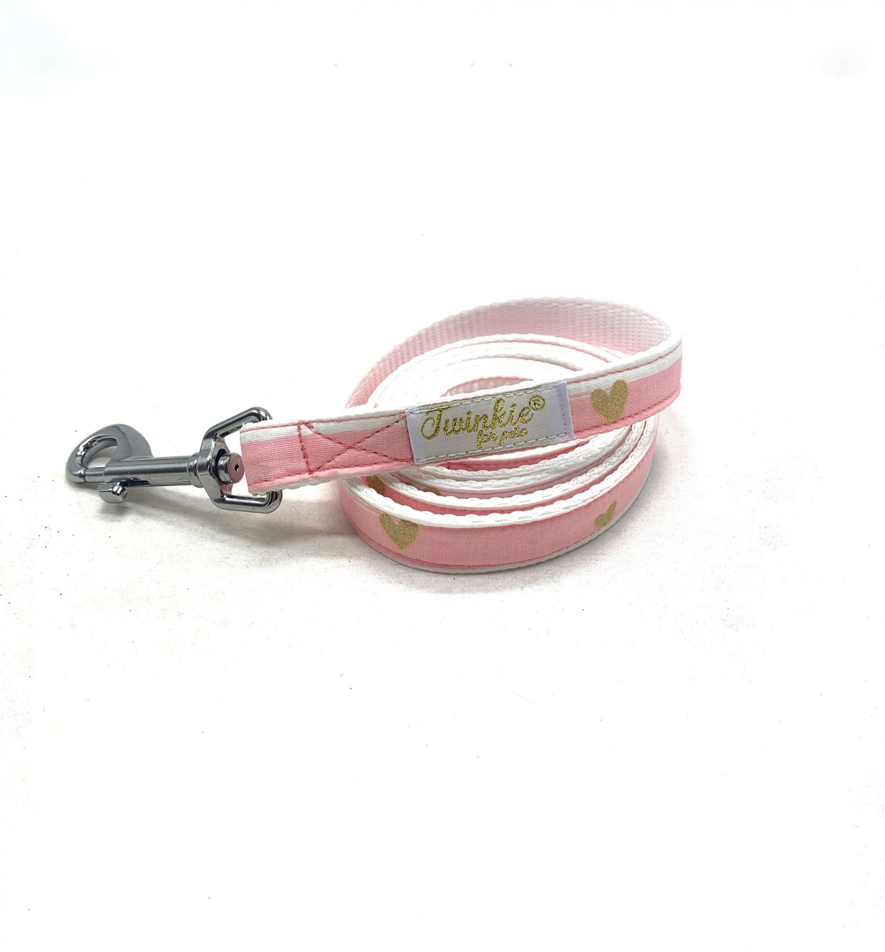 Trela rosa para animais com corações dourados e fecho metálico prateado