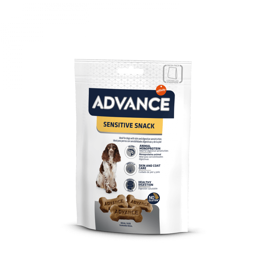Pacote branco de snacks para cães Advance Sensitive Snack com imagem de cão e ossos de snack