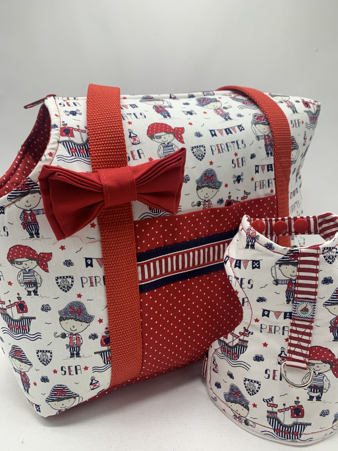 Bolsa e saco de tecido com padrão pirata em branco, vermelho e azul