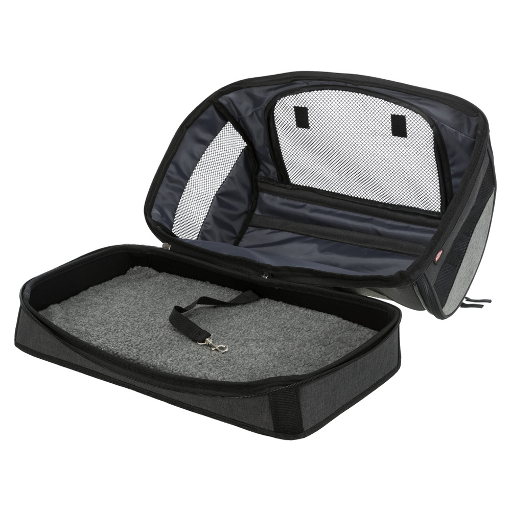 Mala de transporte preta aberta com interior cinza e gancho de metal