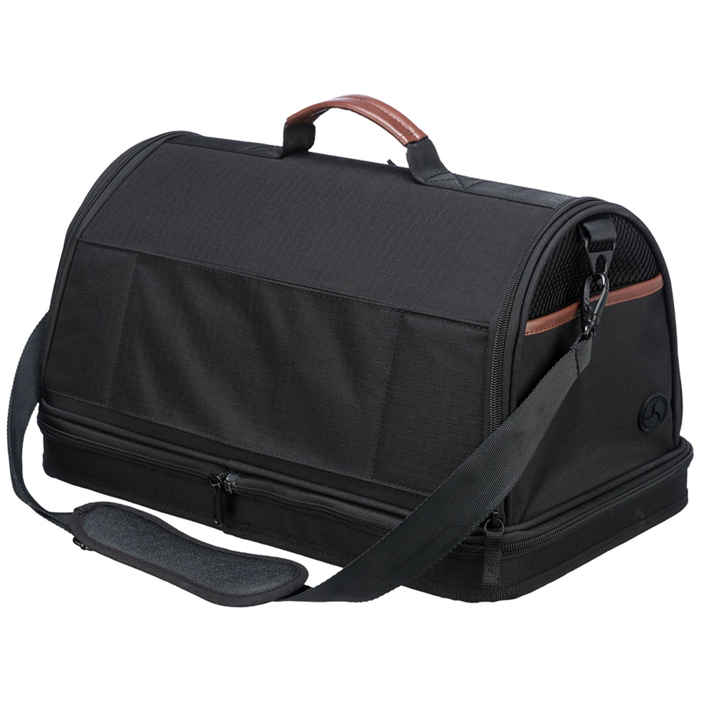 Mala preta em tecido resistente com alça e pega castanha