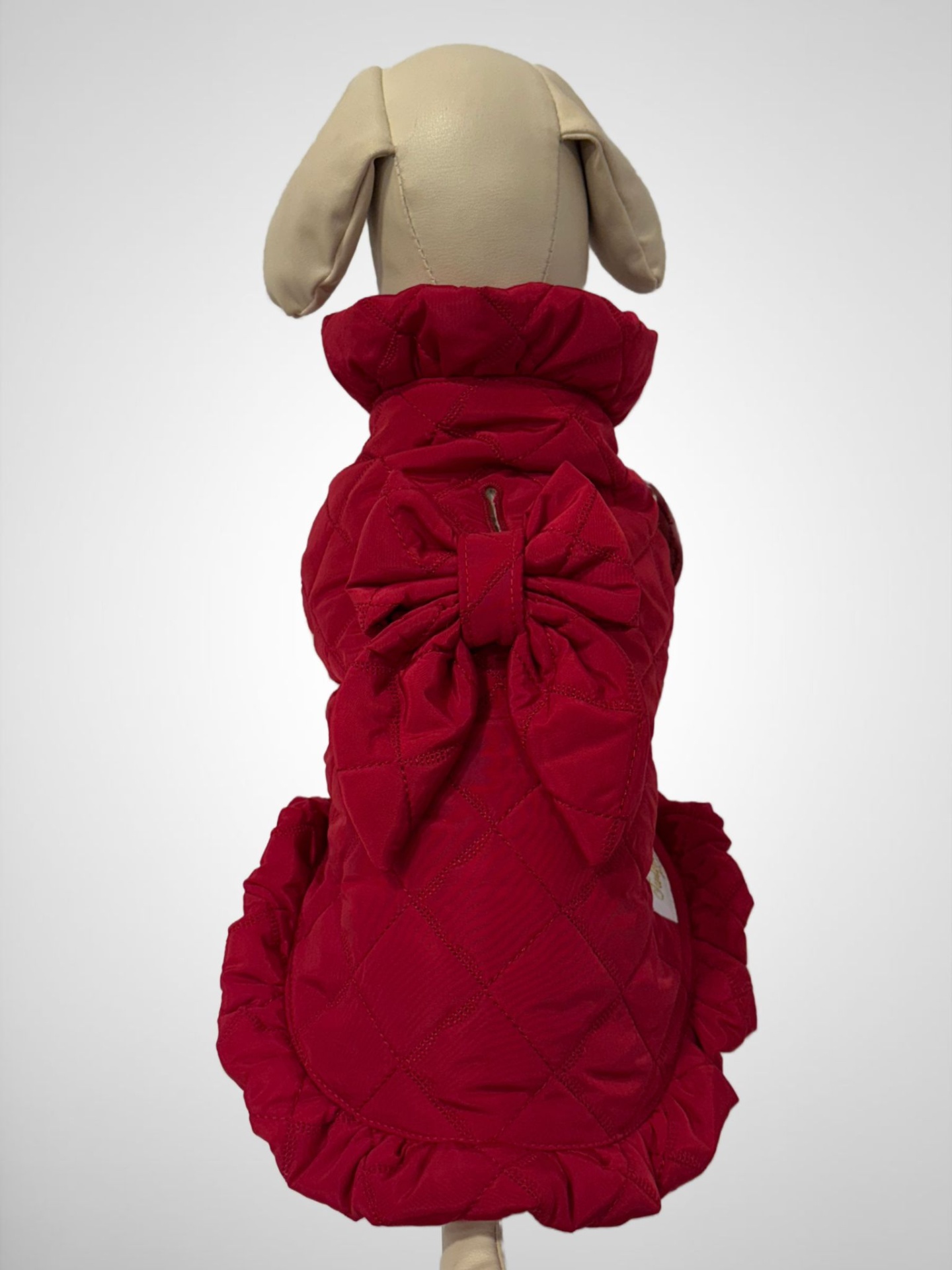 Casaco acolchoado vermelho para cão com laço grande nas costas