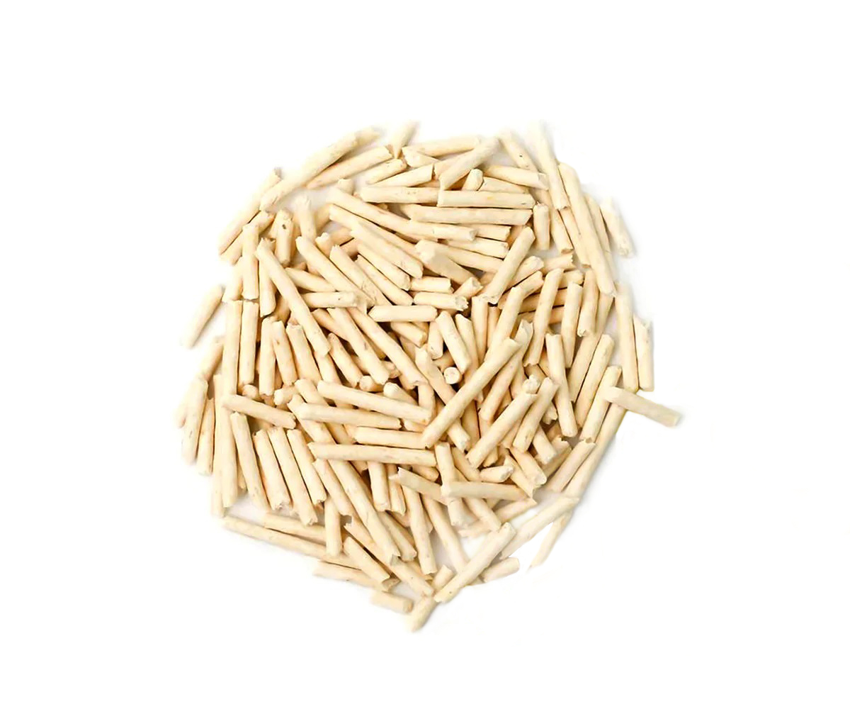 Peças de madeira cilíndricas claras empilhadas