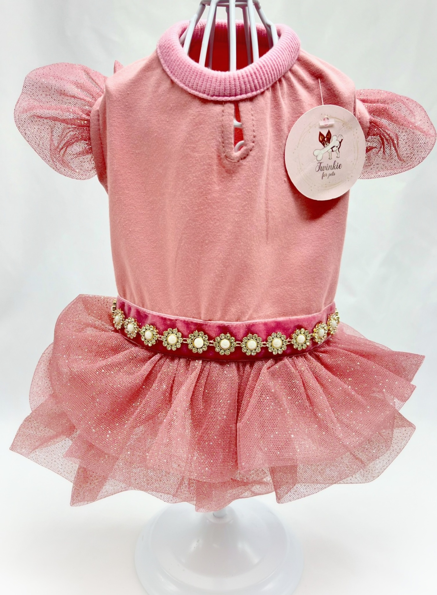 Vestido rosa para cão com saia de tule e cinto decorativo