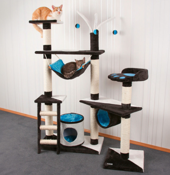 Arranhador para gatos com plataformas e escada e suportes em sisal