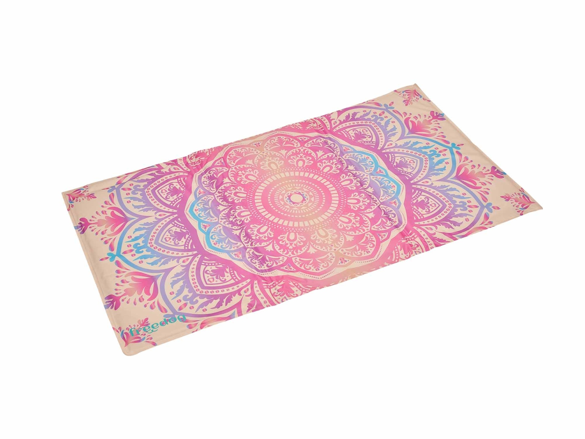 Toalha com padrão mandala em tons rosa, lilás e azul sobre fundo bege