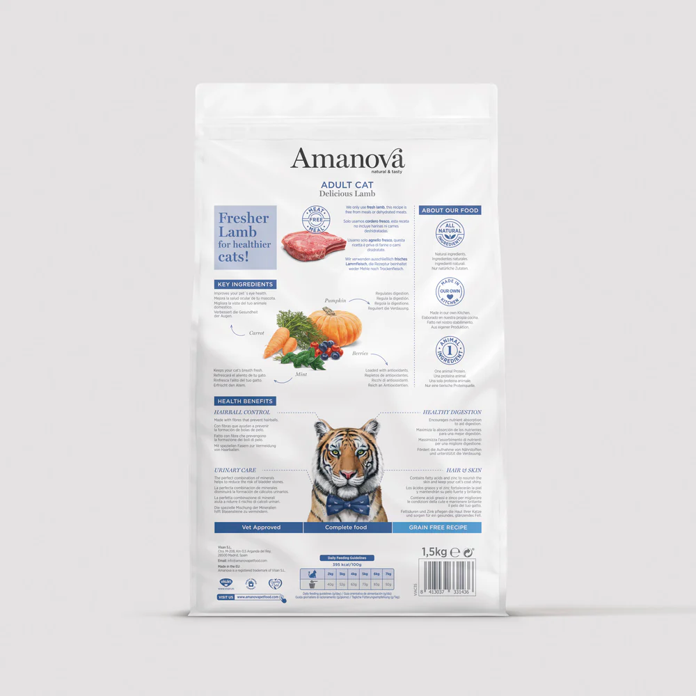 Embalagem branca de ração para gatos Amanová com texto e imagens de ingredientes.