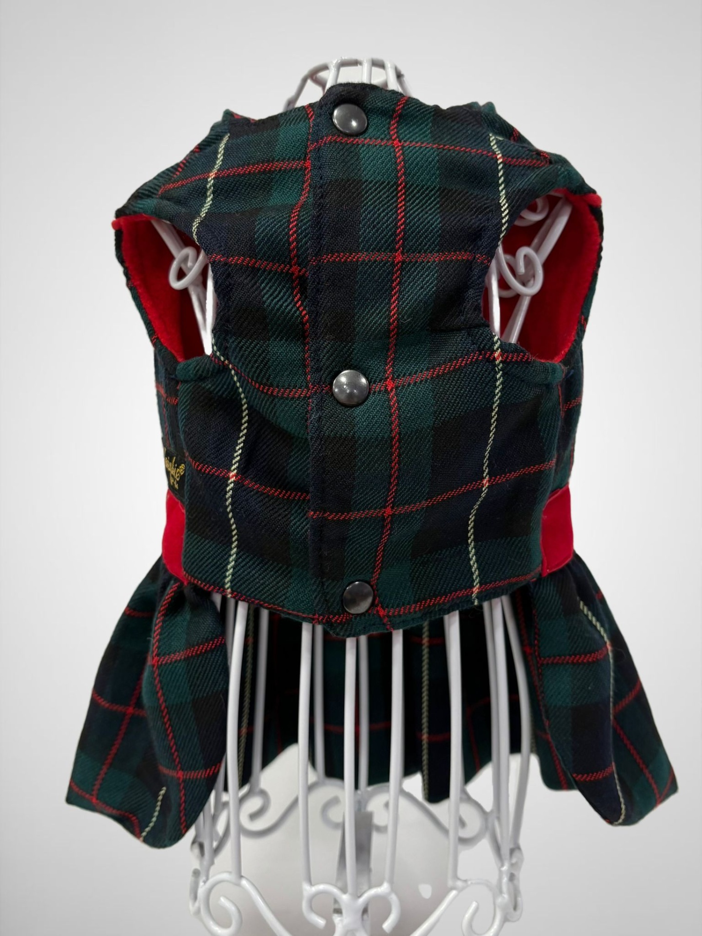 Casaco para cão xadrez verde, vermelho e preto com botões metálicos
