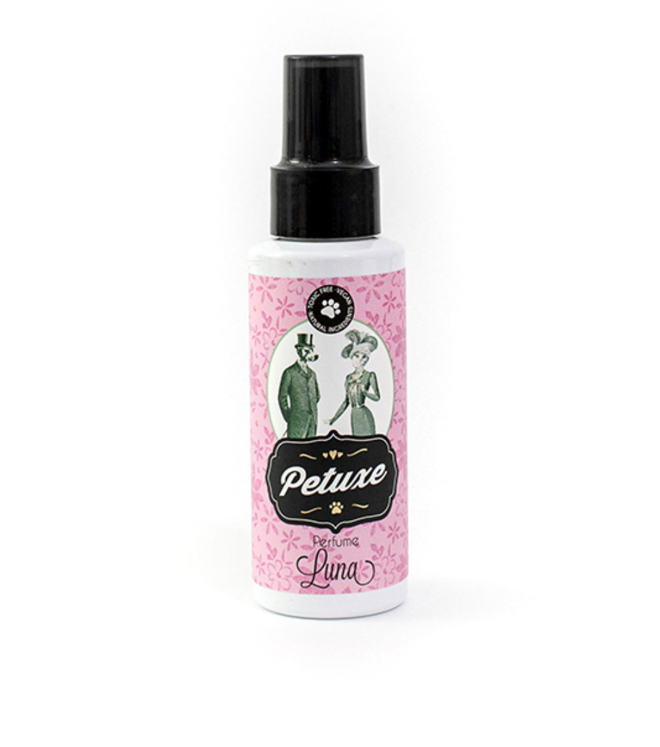 Frasco de perfume Petuxe Luna com rótulo rosa e dispensador preto