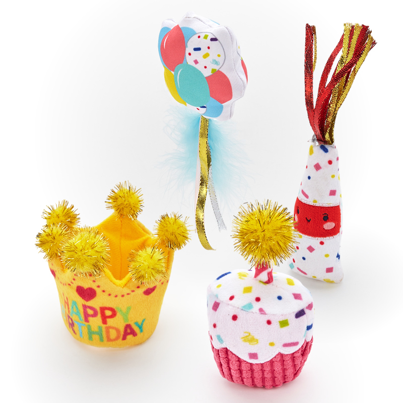 Acessórios de festa infantil em tecido colorido com padrão de confetes e pompons dourados