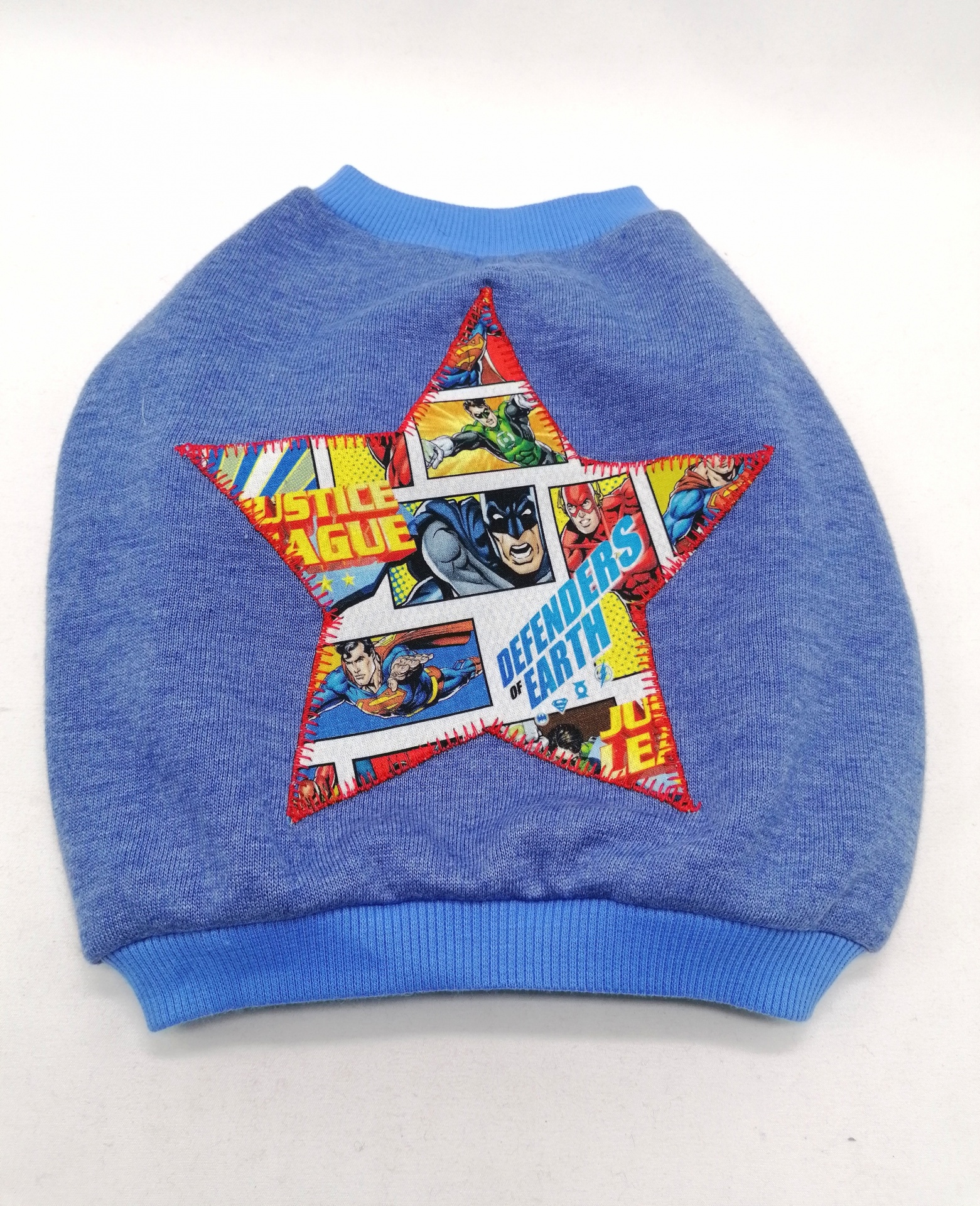 Camisola azul com estrela estampada Justice League no centro