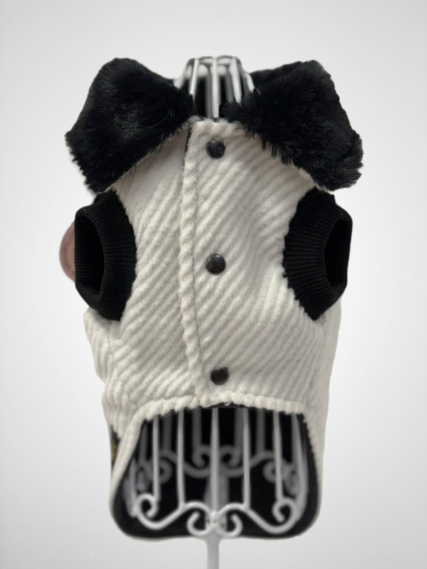 Casaco para animal de estimação branco com colarinho preto peludo