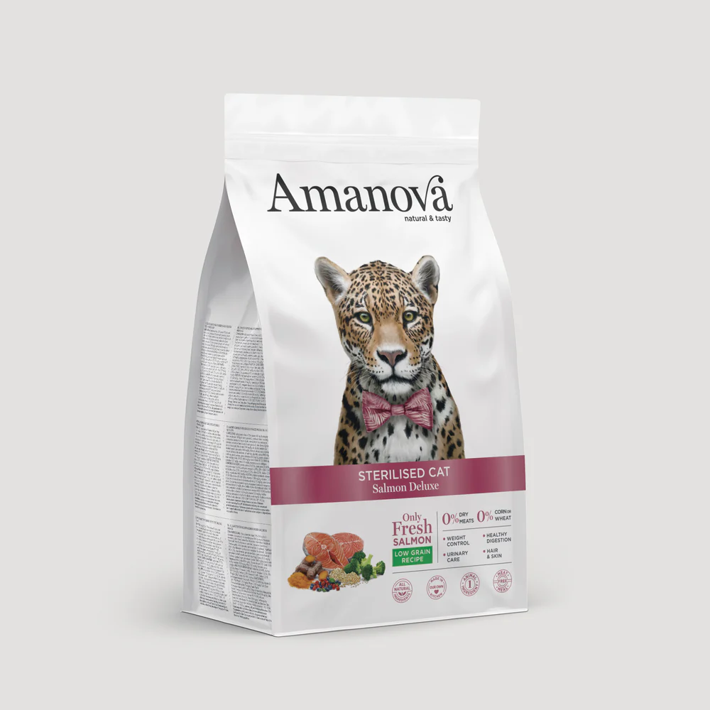 Embalagem de ração de gato Amanova Sterilised Cat Salmon Deluxe com imagem de leopardo