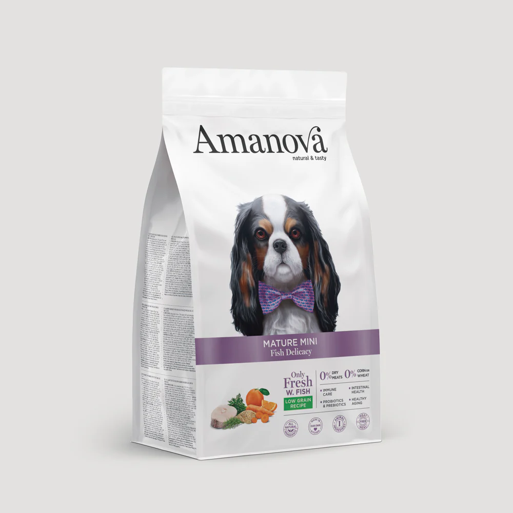 Embalagem de ração para cães Amanova Mature Mini Fish Delicacy com imagem de cão e texto