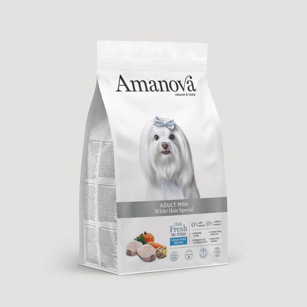 Embalagem branca de ração para cães Amanova com imagem de cão de pelo branco e texto informativo