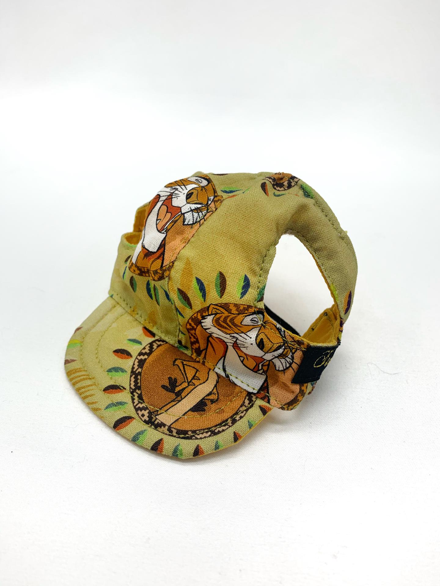 Boné infantil bege com padrão de tigres coloridos