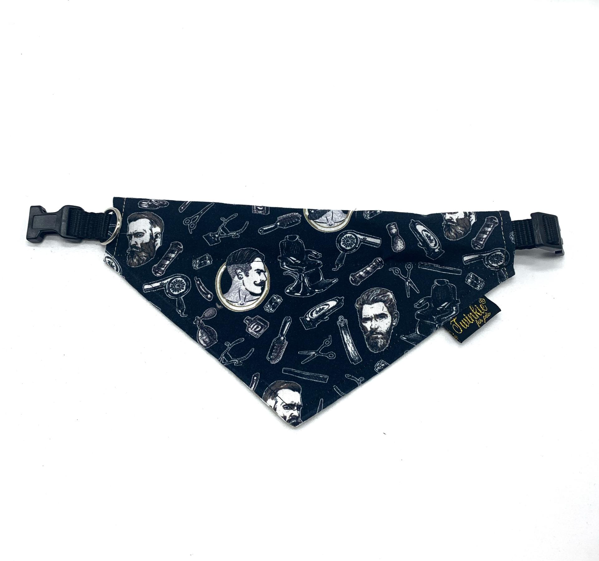 Bandana preta com estampado de barbearia e fecho ajustável