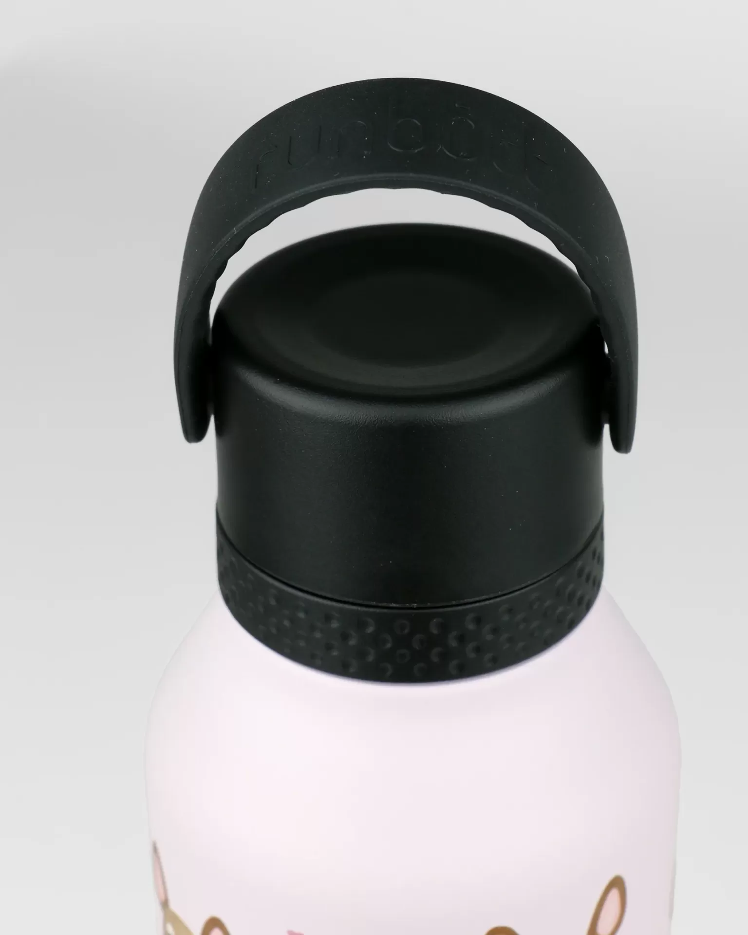 Garrafa metálica rosa com tampa preta e pega de silicone preta