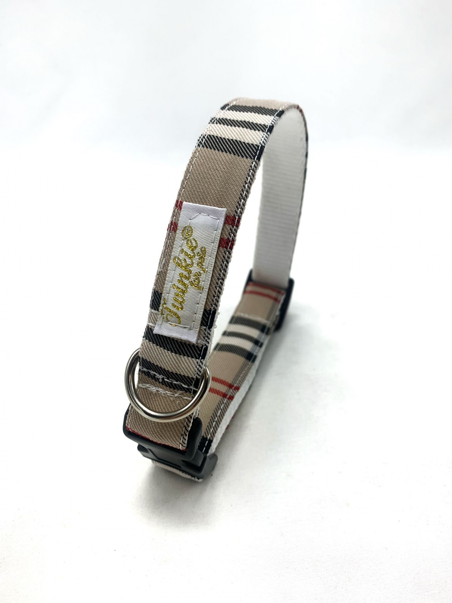 Coleira têxtil beges e preta com argola e fivela preta