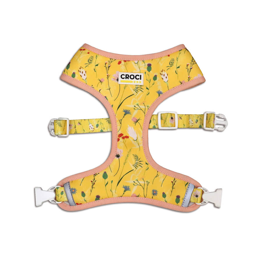 Peitoral amarelo com padrão floral e bordas cor-de-rosa para cão.